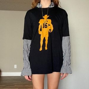 XL University of Tennessee, Knoxville Saloon 16 Graduate Hotels black T-shirt